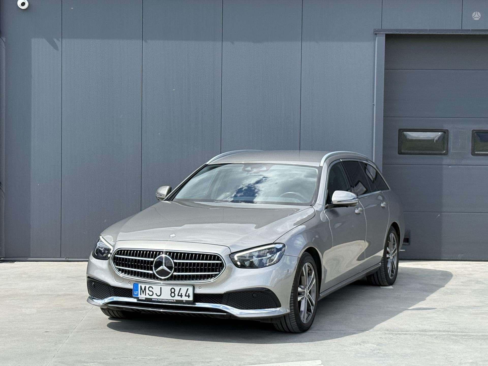Mercedes-Benz E300 nuotrauka 1 iš 35